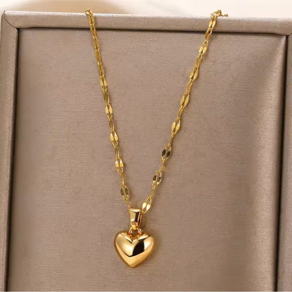 Gold Heart Pendant Necklace